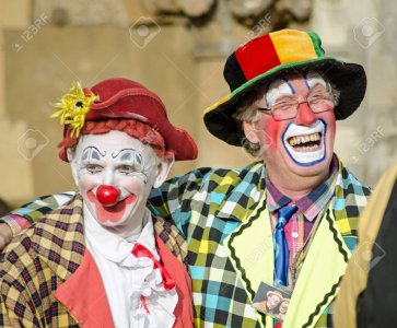 450x300-123573425-london-uk-february-7-2016-two-clowns-sharing-a-joke-ahead-of-the-annual-church-service-in-memory-of-1.jpg