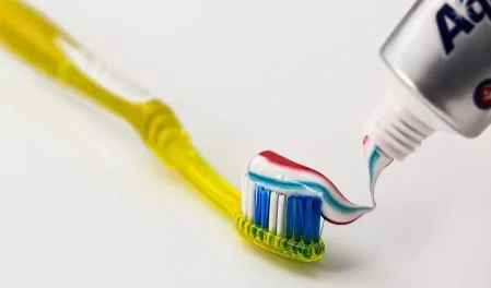 450x600-toothbrush-5717411280-81515574-8292886-81523547-9521134.webp